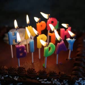 Happy Birthday-Kerzen für englische Geburtstagswünsche