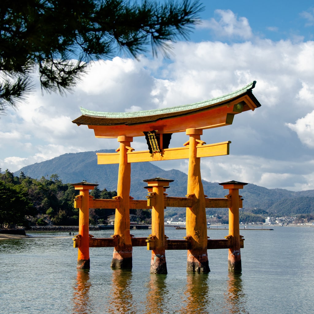 Japanischer Schrein als Symbol für japanische Sprüche und Weisheiten