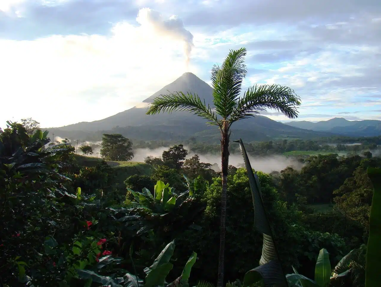 Vulkan und Regenwald in Costa Rica